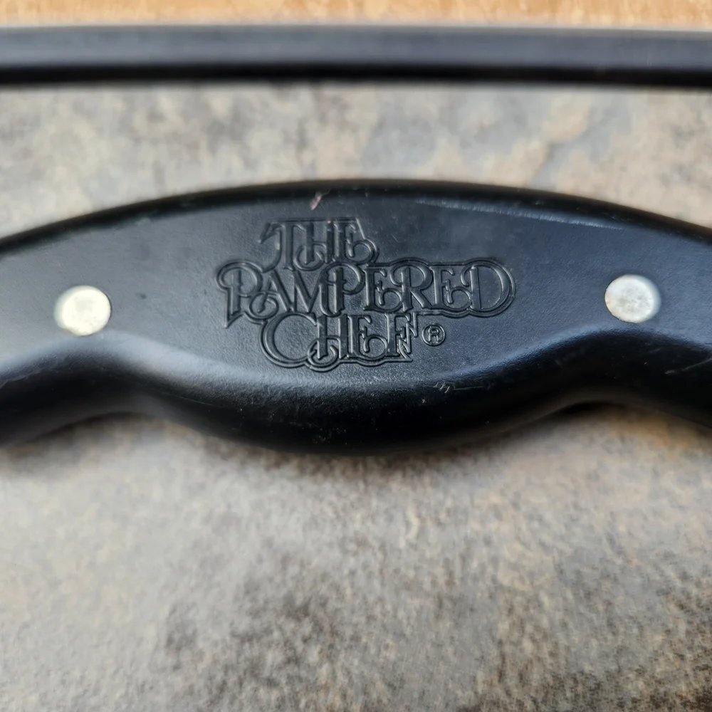 Pampered Chef Crinkle Cutter #1063 With Protective Blade Cover
